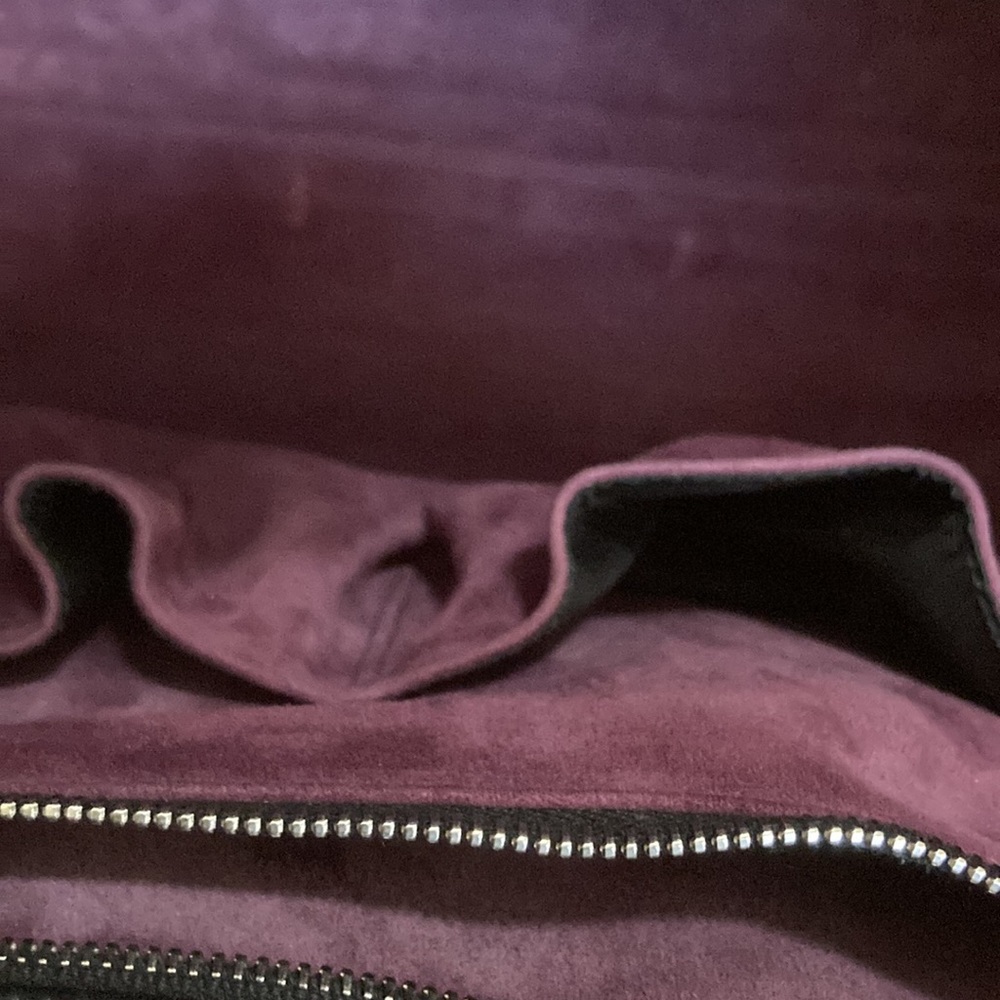 Black Gucci bag in very good condition. Absolutely gorgeous. - Picture 13 of 16